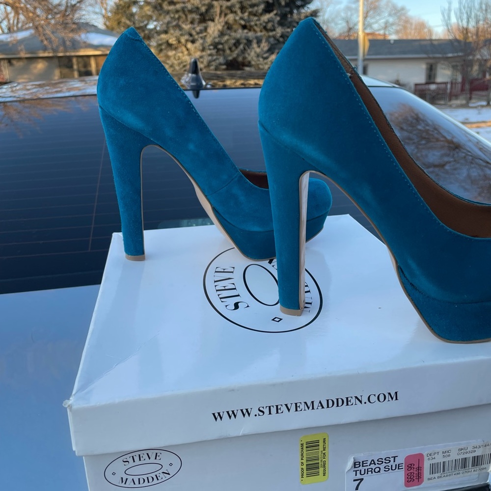 Suede Pumps - Picture 3 of 5